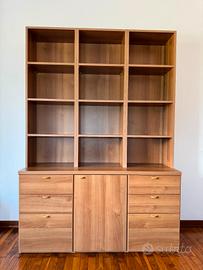 libreria attrezzata con cassetti e mobile centrale