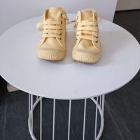 Sneakers a collo alto gialle numero 23