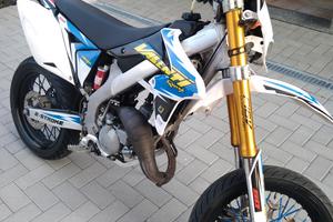 Suzuki Valenti Racing RMEM 50
