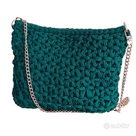 borsa uncinetto fettuccia verde con catena boho