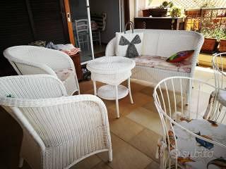Salottino in vimini bianco