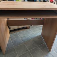 Scrivania con ripiano estraibile