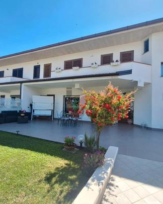 VILLA con giardino e piscina - PONTE (BN)
