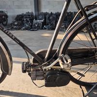 bicicletta con motore scoppio 