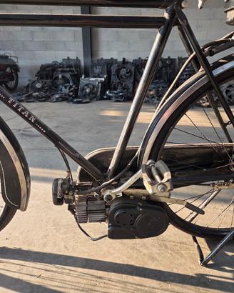 bicicletta con motore scoppio 