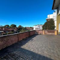 APPARTAMENTO BICAMERE CON AMPIO TERRAZZO!