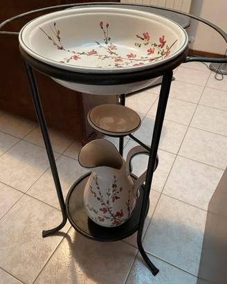 Antico lavabo a colonna