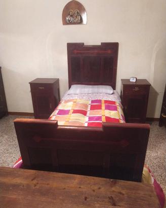 Letto con comodino in noce