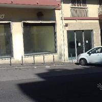 Negozio 4 vetrine 240 mq