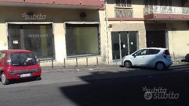 Negozio 4 vetrine 240 mq