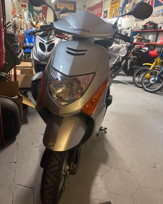 Honda lead 100