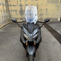 Yamaha t max 560