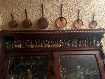 26 bottiglie mignon di liquore da collezione