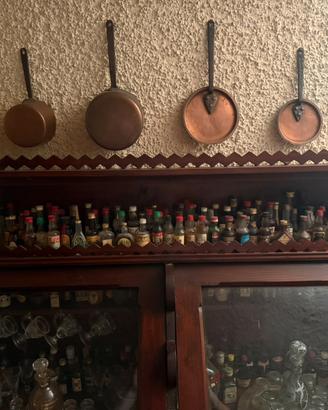 26 bottiglie mignon di liquore da collezione