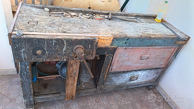 Bancone da falegname in legno massello con morsa