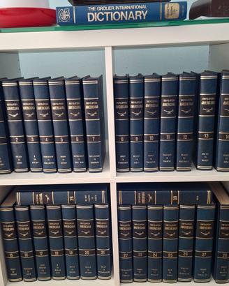 Enciclopedia Americana in dono