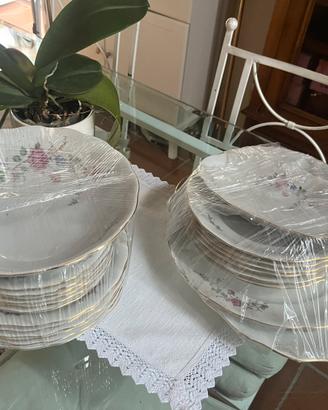 Servizio 22 pezzi piatti porcellana Favolina