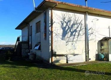 Immobile in asta di 285 m² con più di 5 locali a C