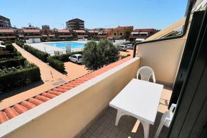 Levante, trilocale con piscina