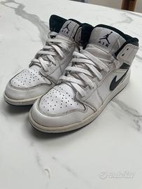 Nike Air Jordan 38.5 bianche e nere