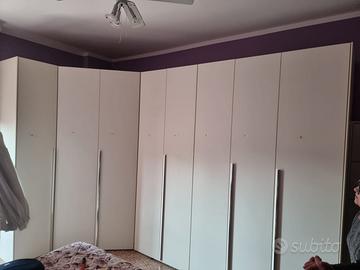 Armadio ad angolo con cabina