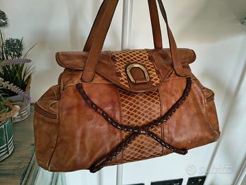 Borsa in vera pelle color cuoio con manici