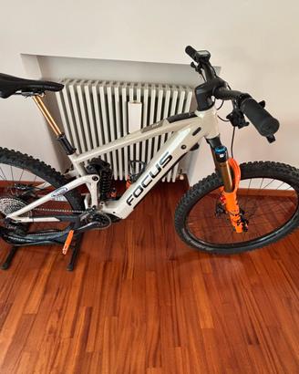 BICI E-BIKE FOCUS SAM2