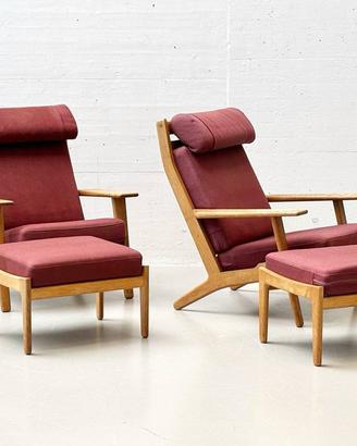 Poltrona  GE 290 con pouf di Hans J. Wegner