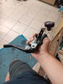 pinza e pompa con spostapinza per tm