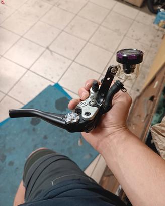 pinza e pompa con spostapinza per tm