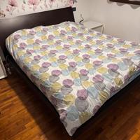 Letto matrimoniale e comò