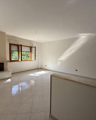 AC928 - Ampio e luminoso appartamento con giardino