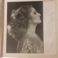 FOTO DI MINA CON AITOGRGO DEGLI ANNI  90