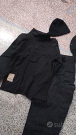 giubba e  pantaloni ed accessori neri warrior