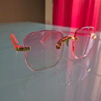 occhiali da sole rosa