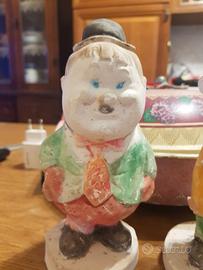 Statue di gesso di stanlio e olio