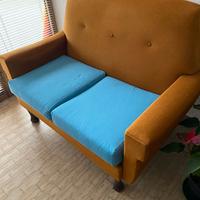 divanetto due posti e poltrona