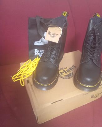 DR MARTENS