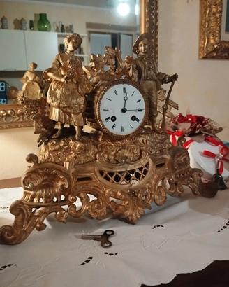 Antico orologio da tavolo/camino in zama dorato 