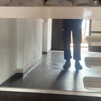 Specchiera con ripiani e luci