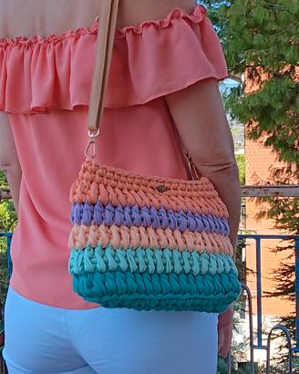 borsa all'uncinetto multicolor 