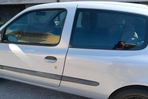 Clio 1800€