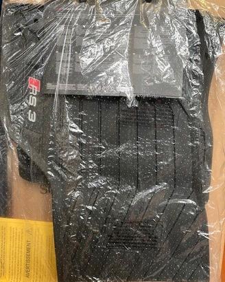 Kit tappeti gomma anteriori A3 con scritta RS3