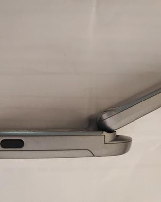 telefono cellulare lg.