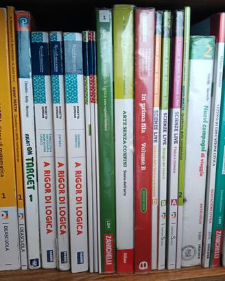 libri usati scolastici secondaria e primaria 