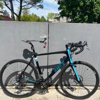 Bici da corsa carbonio + tuta e scarpe