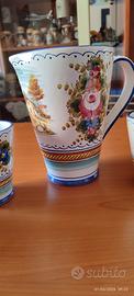 brocca vintage con bicchieri in ceramica Deruta