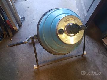 Lavatrice manuale vintage in alluminio verniciato