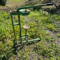 Antica tappatrice manuale in ferro