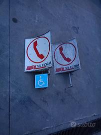 Insegne e telefoni da cabina 